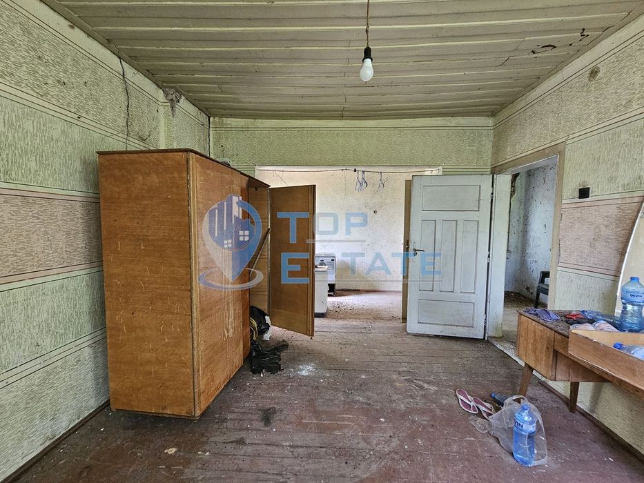 Къща с голямо дворно място в село Вишовград