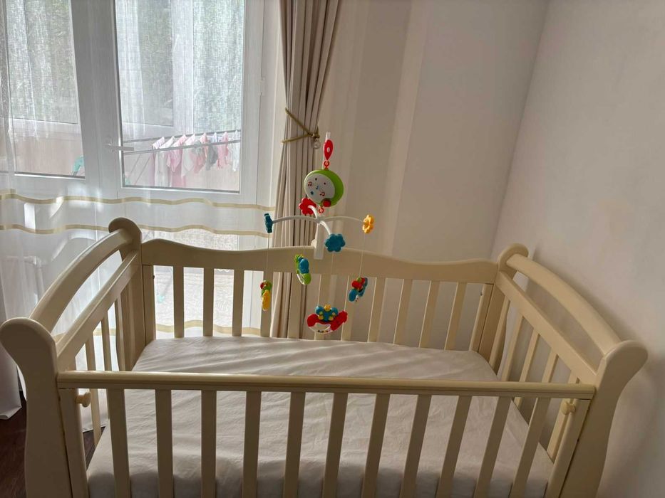 Манеж (детская кровать)