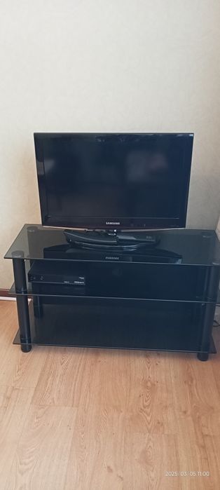 Продам столик под телевизор