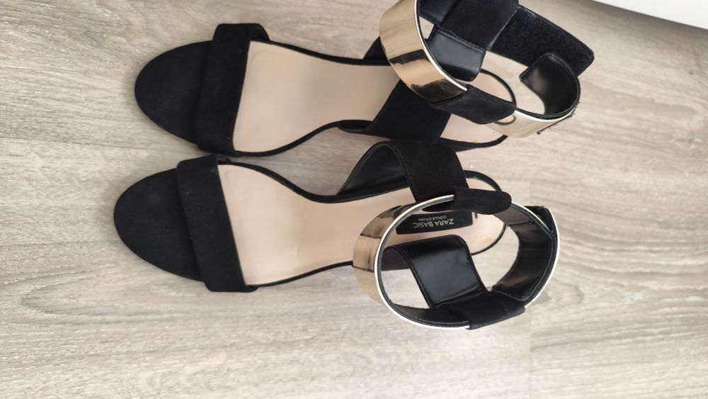 Женские босоножки Zara