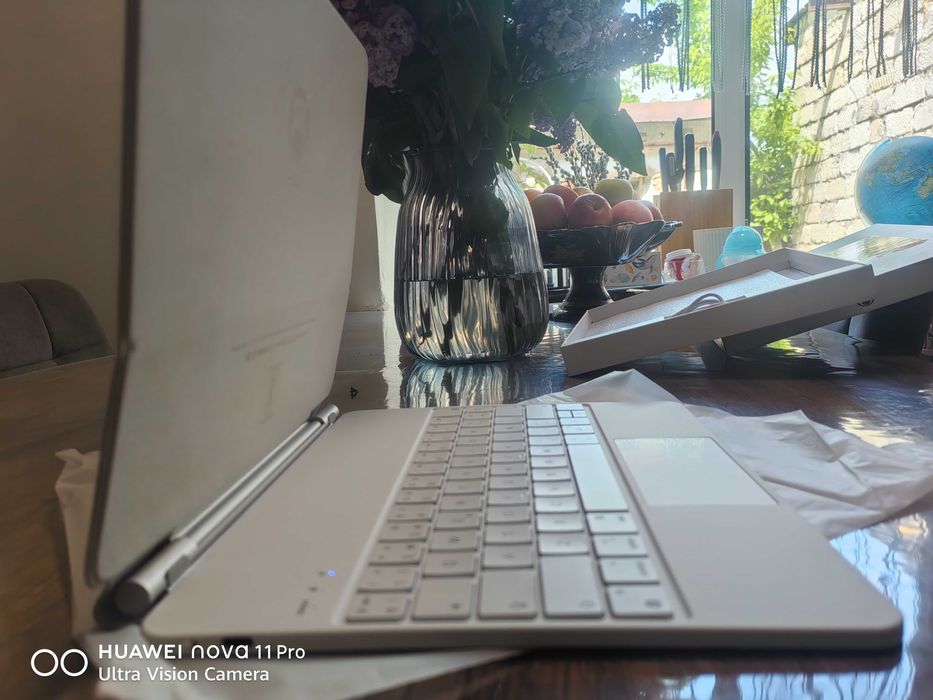 Чехол-клавиатура на iPad 13