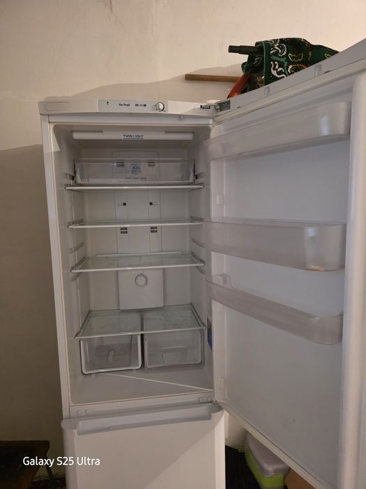 Холодильник indesit