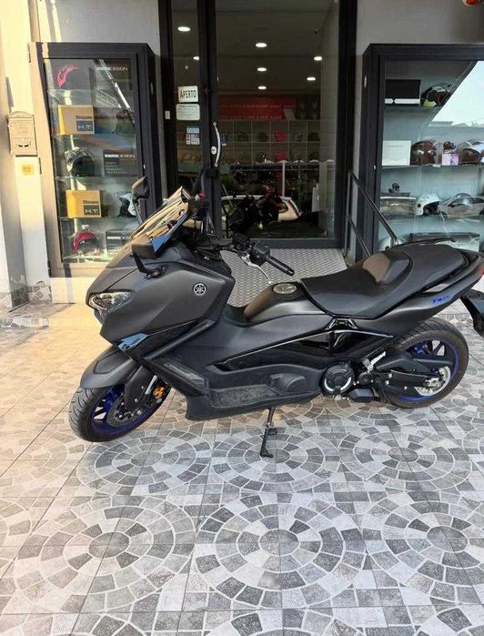 Yamaha TMAX 560 Tech-Max sport scooter