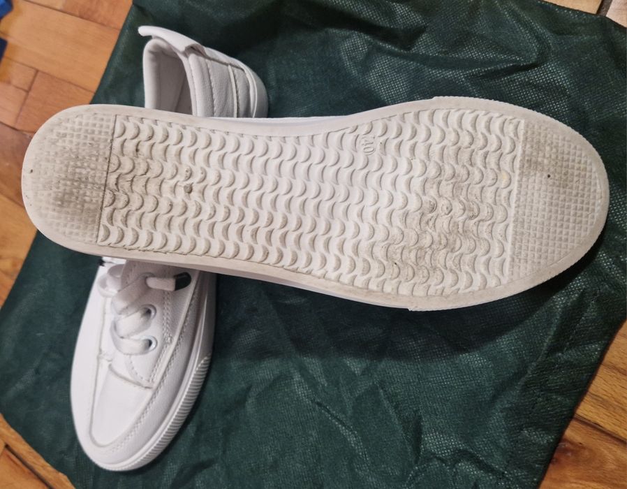 Продавам дамски маратонки Adidas Torsion и дамски кецове