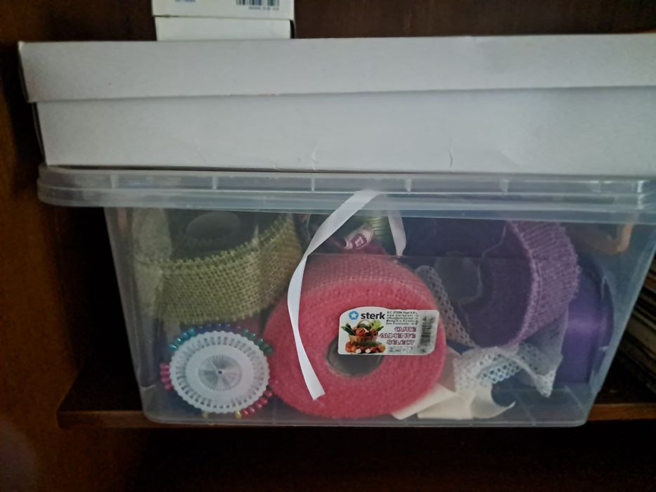 Vand   hârtie creponată  specialâ pentru flori de hârtie.