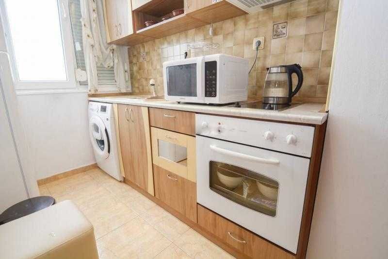 Дава се под наем Двустаен апартамент в Бургас, Лазур - 75 кв.м за 765 € - Снимка #2