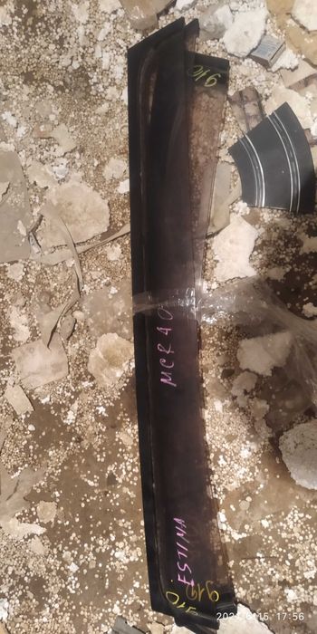 Ветровик тайота эстима