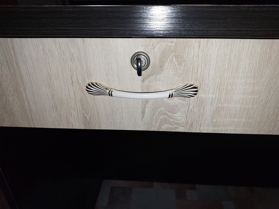 Продам гримерный стол