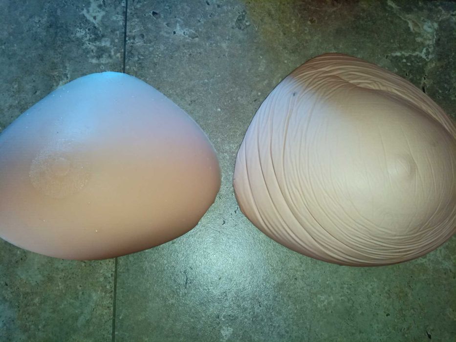 Намаление 50 процента.Гръдни протези - две нови с кутиите и две  още