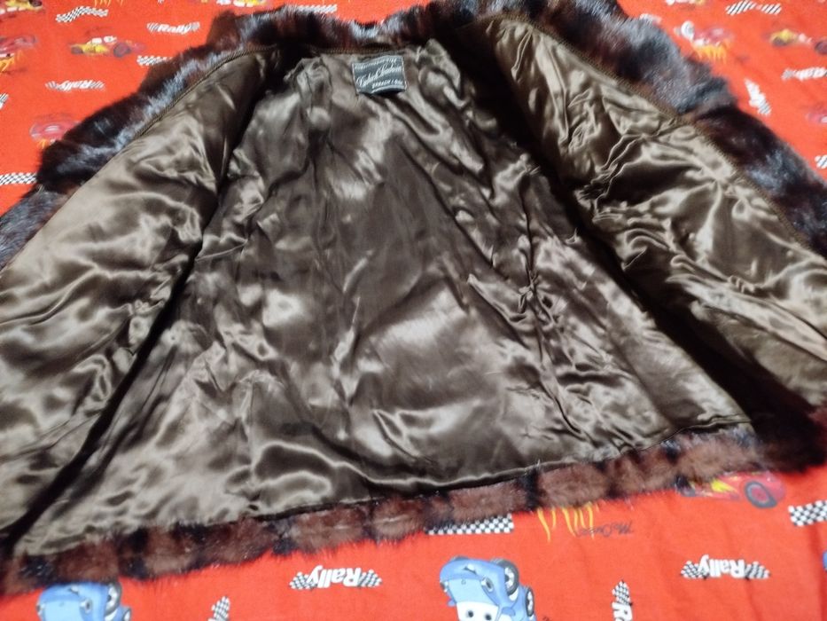 Vând haina de blană naturală