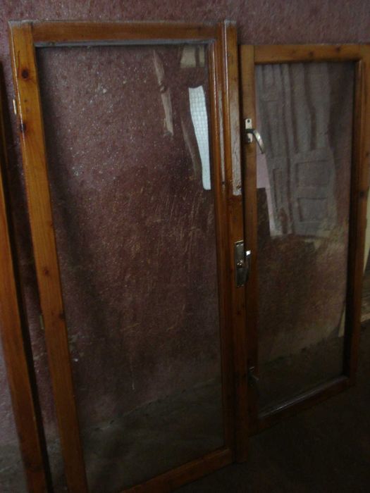 vand geamuri lemn masiv duble incuietoare balamale sticla