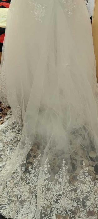 Vind rochie de mireasă mărimea 38-40 făcută la comandă