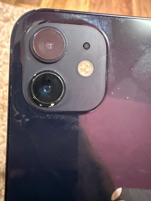 Iphone 12,с памет 64 GB