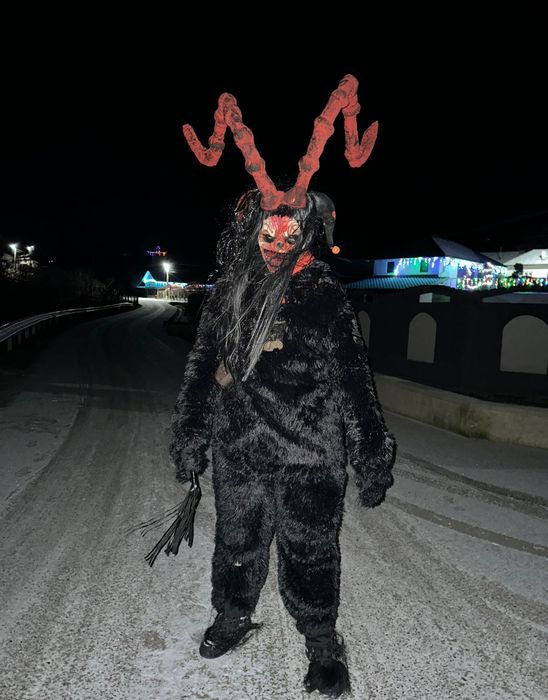 Vând mască krampus