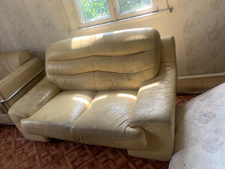 кожаный диван б/у