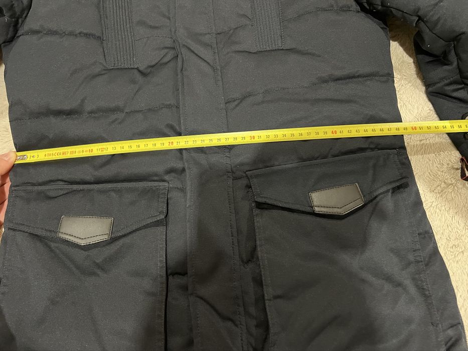 Мъжко яке с качулка и пух в син цвят.