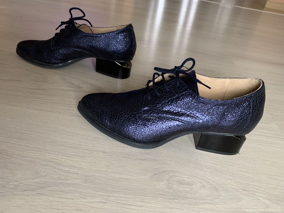 Vand pantofi office(39)din piele.