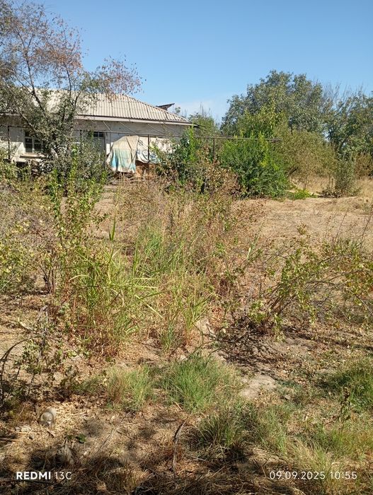 Продается участок 12 соток с домом 4 комнат.