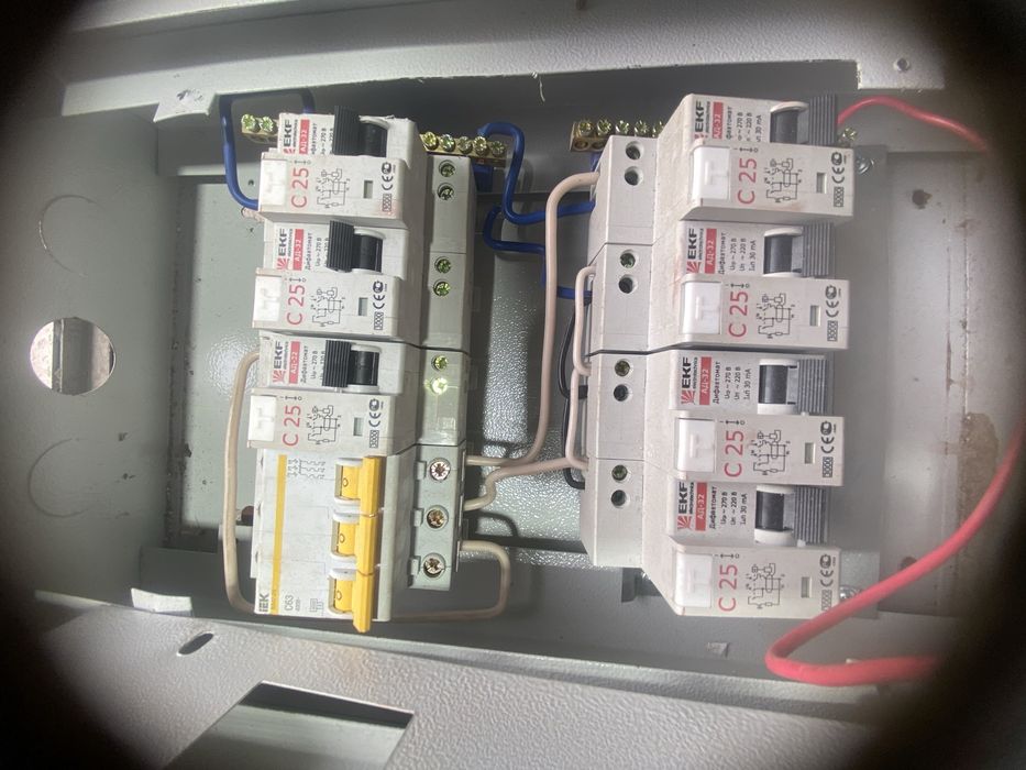 Электрощит с автоматами