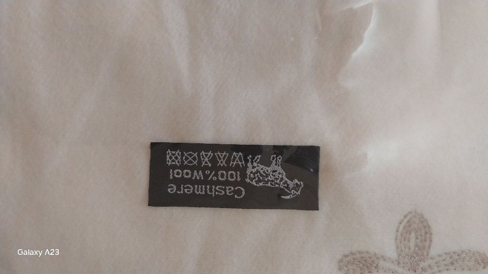 Палантин белый новый