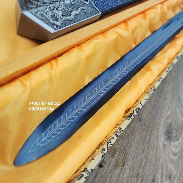 Стоманен меч Син Дракон с масивна дървена кания и метални орнаменти