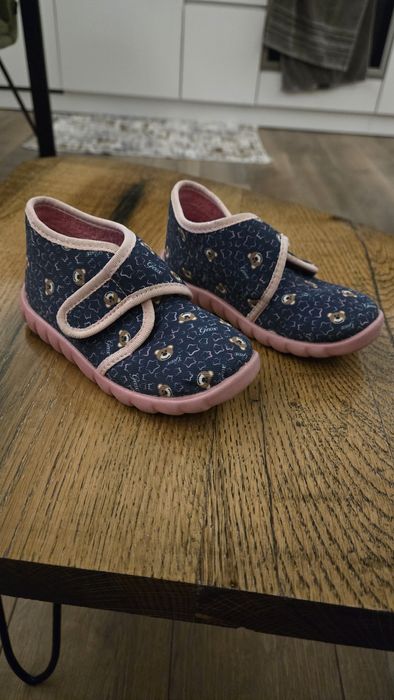 Пантофи за момиче 25