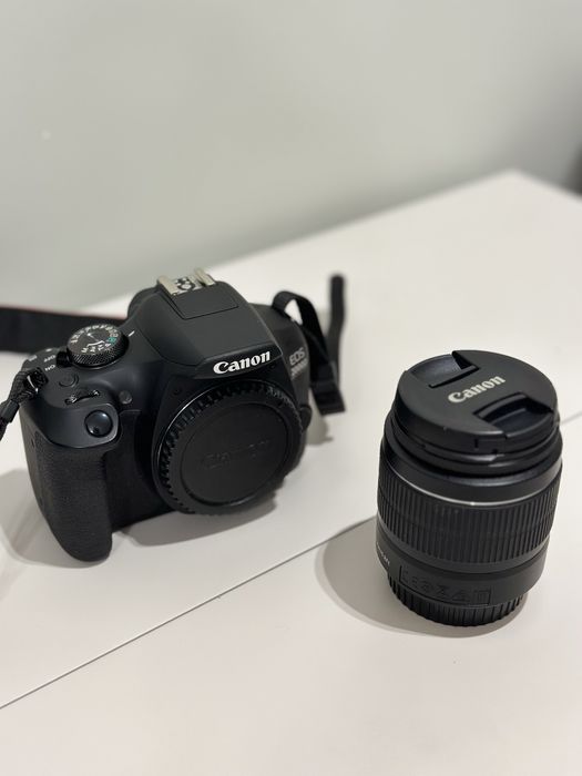 фотоаппарат Canon EOS 2000D EF-S 18-55 mm