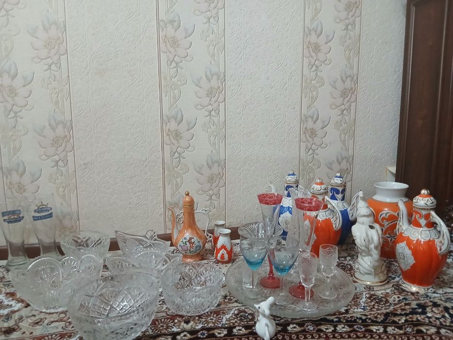 Чайники фарфоровые продам по 100тысяч.