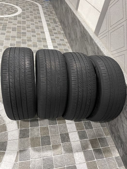 Шина 235/50R19.