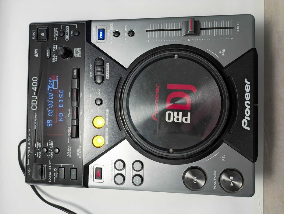 DJ сет 2x плеъра Pioneer CDJ-400 + миксер Behringer VMX 200 + куфар