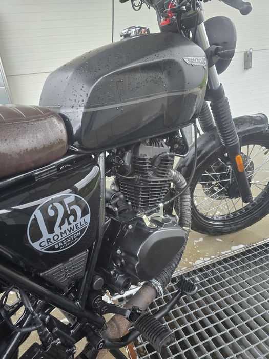 Brixton 125 Cromwell + cască  -pentru începători - înmatriculată RO