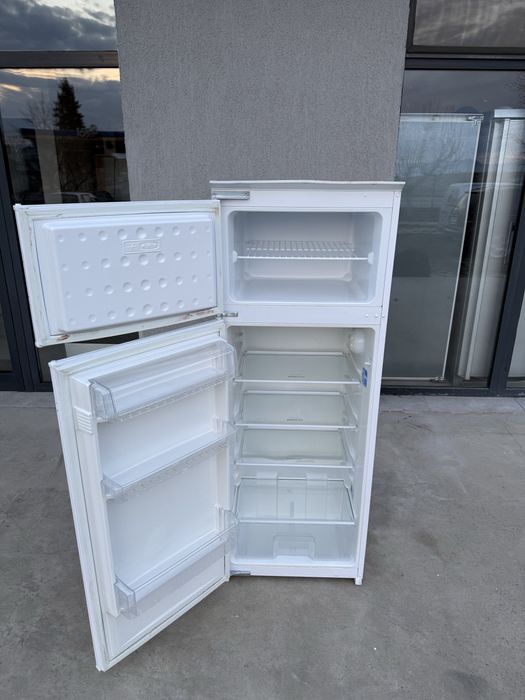 Хладилник с камера 144 см