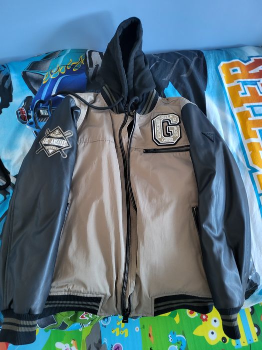 Оригинално яке на Guess размер М