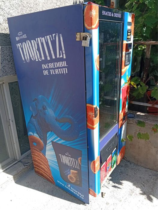 Вендинг машина 900€