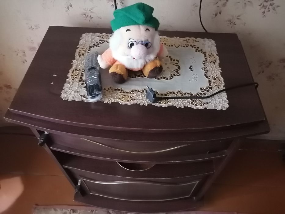 Продаётся тумба под телевизор.