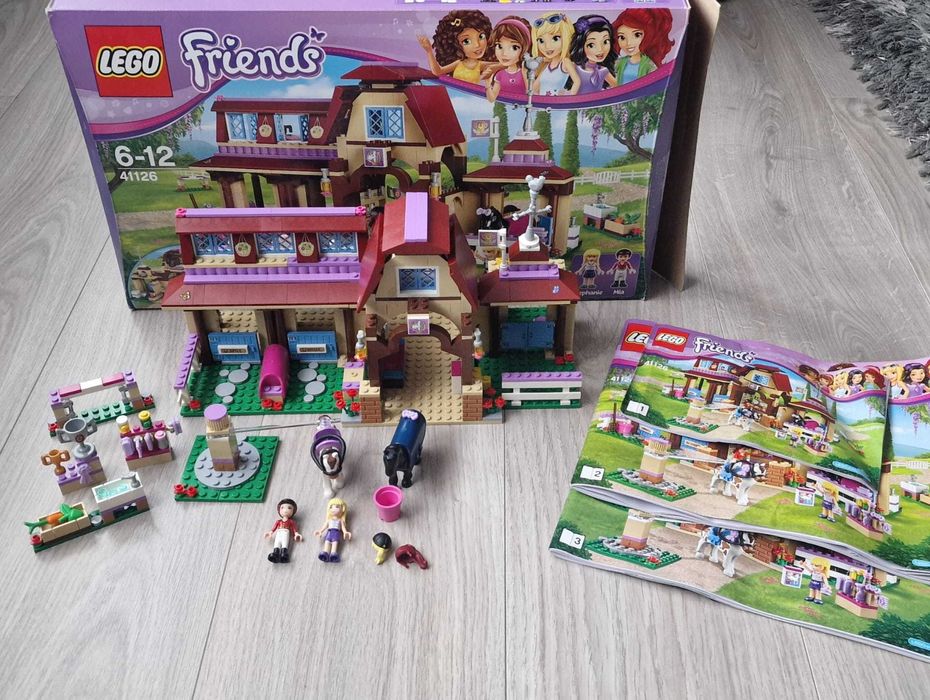 LEGO Friends - Clubul de calarie din Heartlake 41126, 575 piese