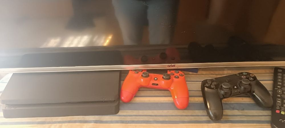 Телевизор и плейстейшен 4