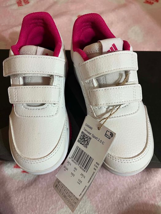 Детски обувки Adidas ! Чисто нови, номер 26.5 !