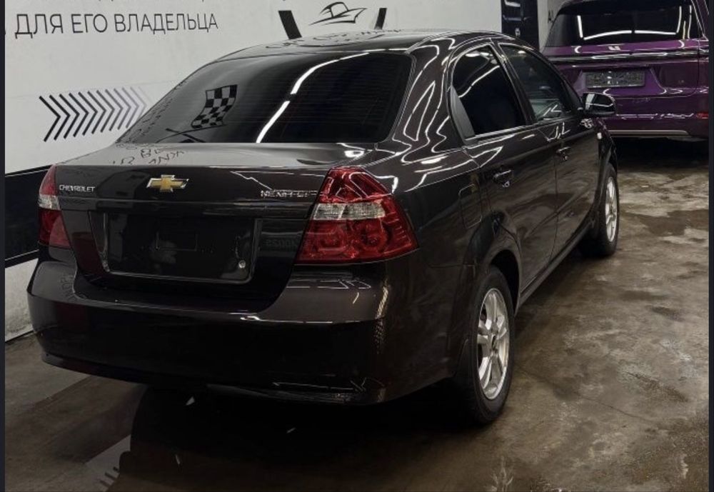 Nexia 3 avtomat  bitta eshikda petno bor