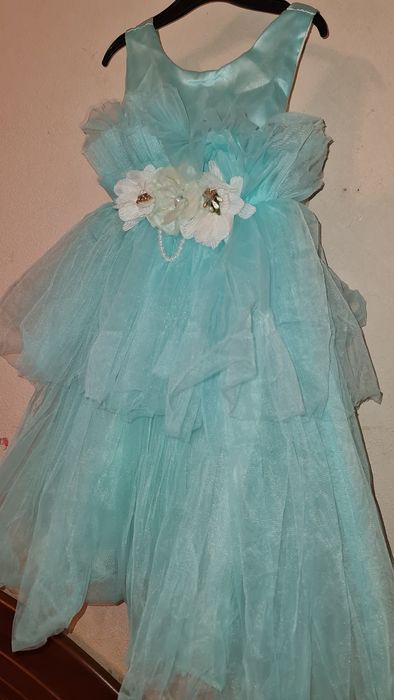 Платья на выпускной детскии по 5000