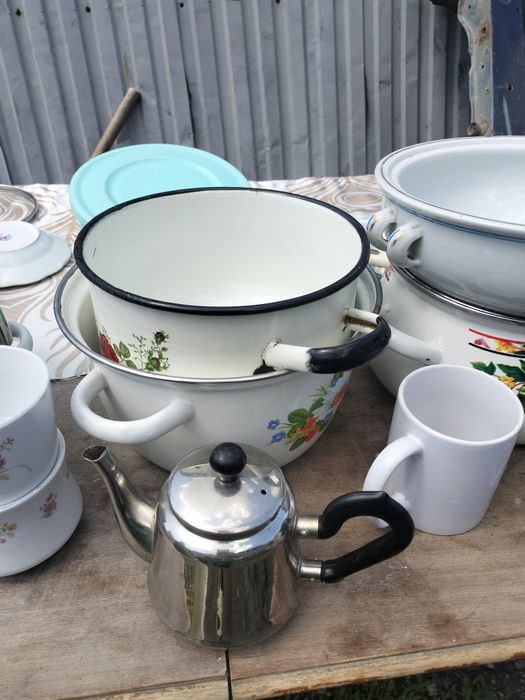 Продам кастрюли и чайник