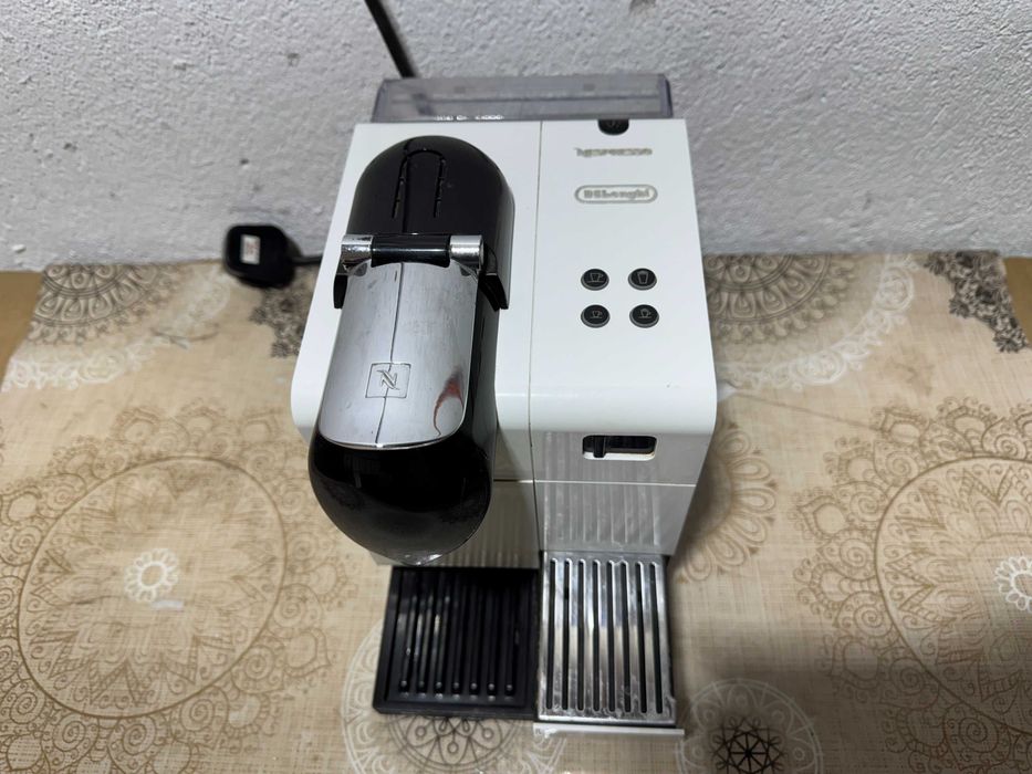 Кафемашина DeLonghi EN 520.W Nespresso