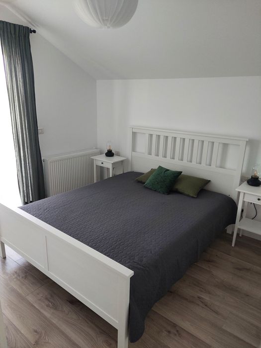 Pat + saltea și 2 noptiere Hemnes ikea