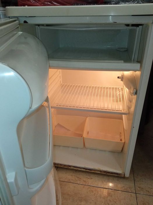 Малък хладилник.