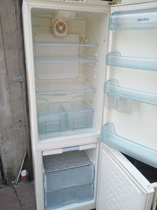 Frigider cu congelator tip combină frigorifică mașină de spălat rufe clasa AA Whirpool artic beko