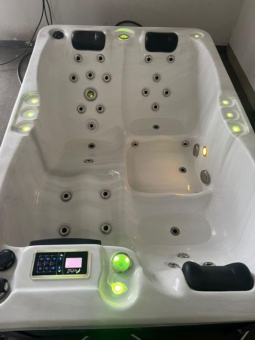 Jacuzzi 3 persoane cadă cu hidromasaj piscină