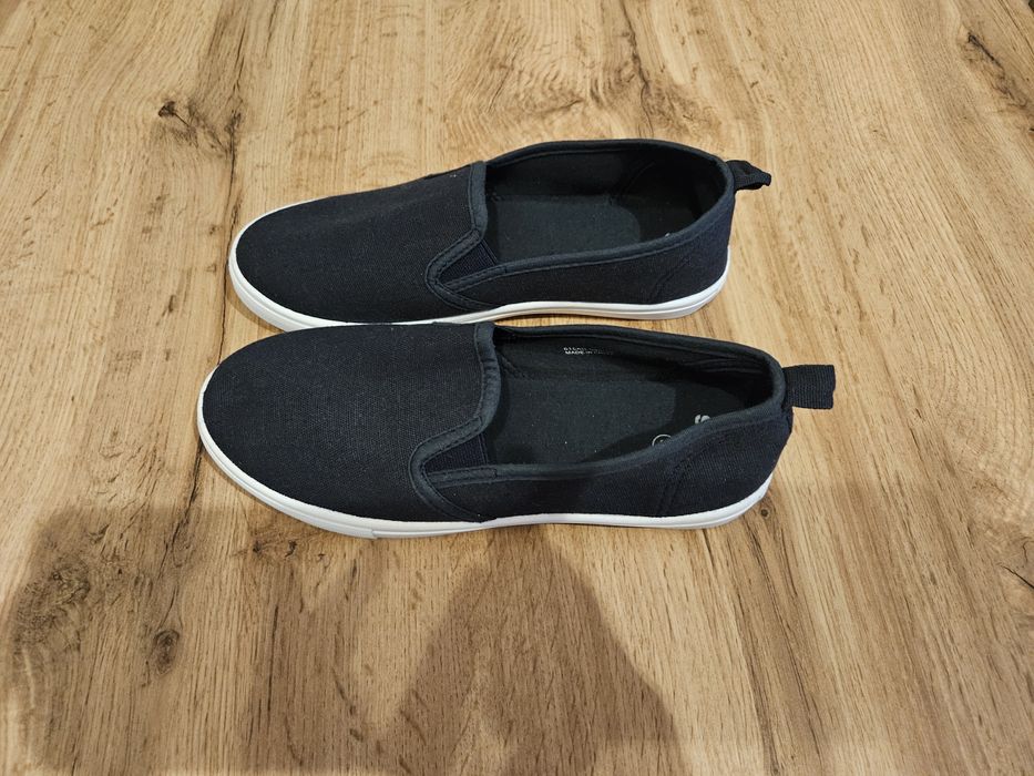 Adidasi buni  :)