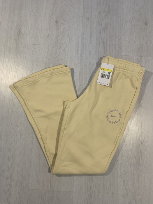 НОВО (Дамско) Nike Flared Tech Fleece анцуг долнище sweatpants XS S M