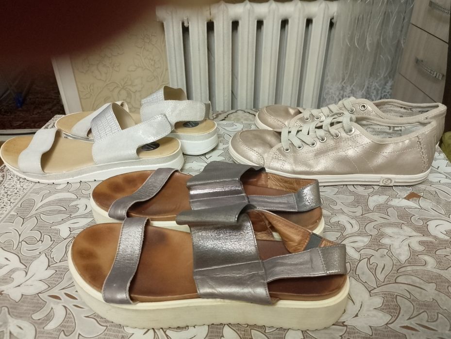 Продам босоножки летние