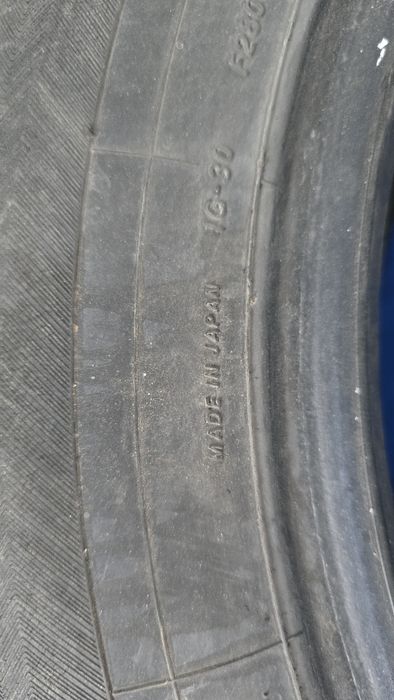 Продам резину 215/60/16